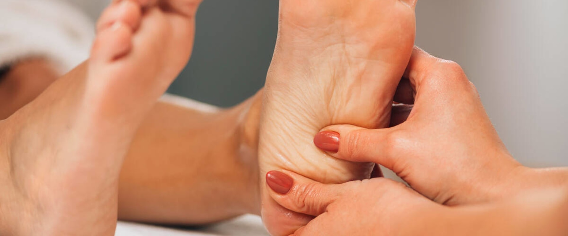 Expert Insights: Understanding Plantar Fasciitis and Other Causes of Severe Foot Pain